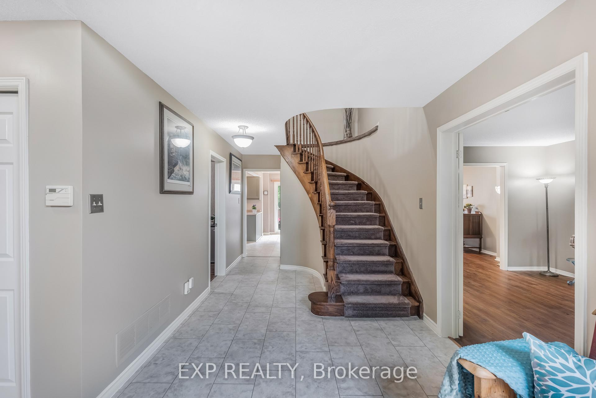 Photo 4 of 1064 Maury Crescent, Pickering, Liverpool — HOMEH