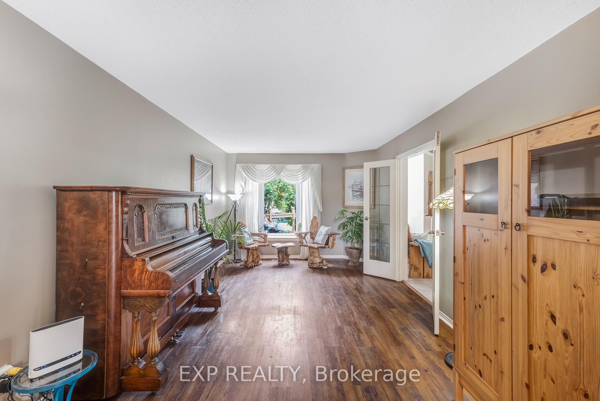 Photo 5 of 1064 Maury Crescent, Pickering, Liverpool — HOMEH