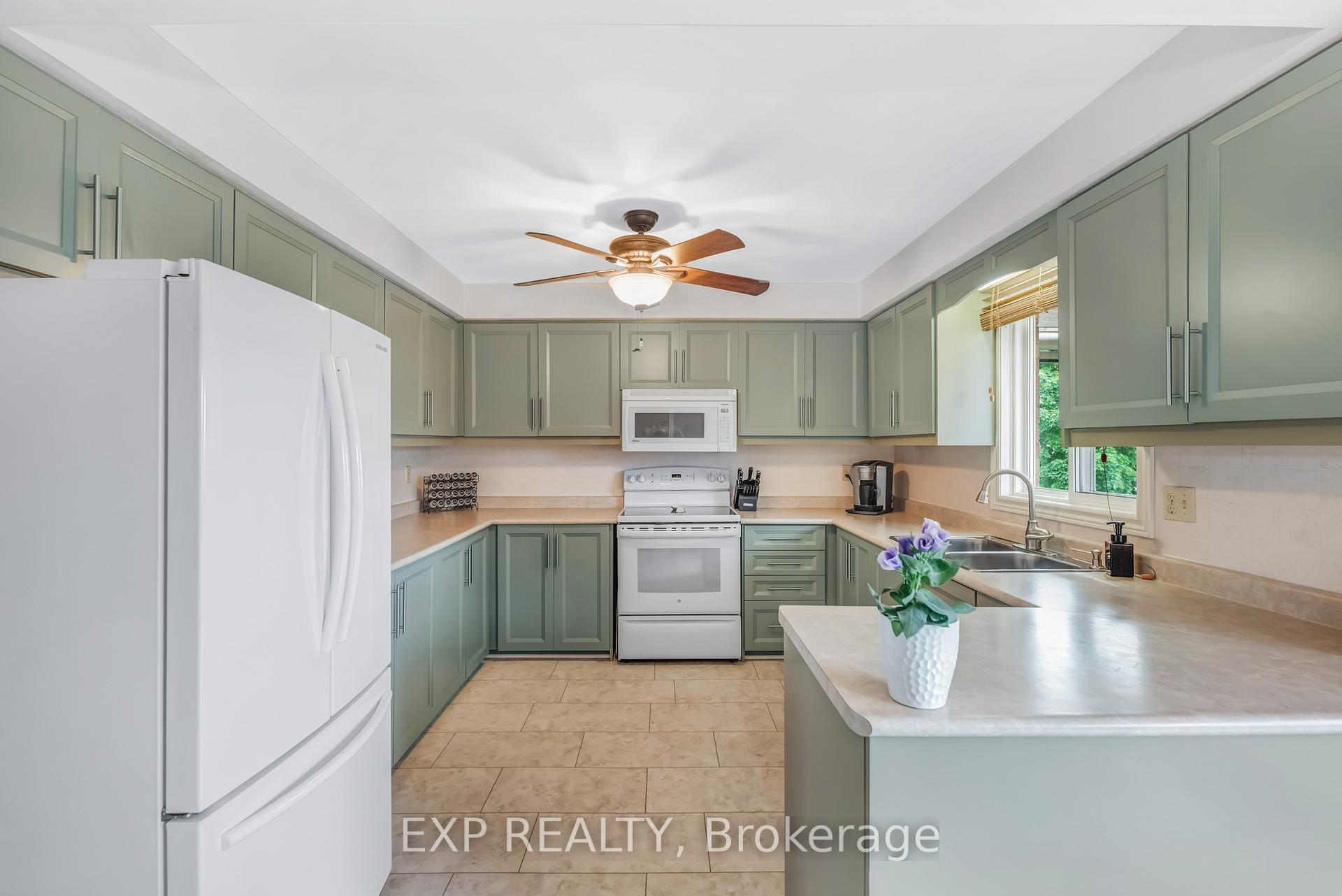 Photo 9 of 1064 Maury Crescent, Pickering, Liverpool — HOMEH