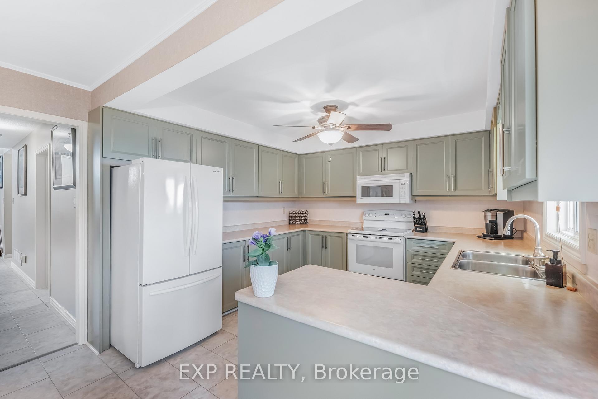 Photo 11 of 1064 Maury Crescent, Pickering, Liverpool — HOMEH