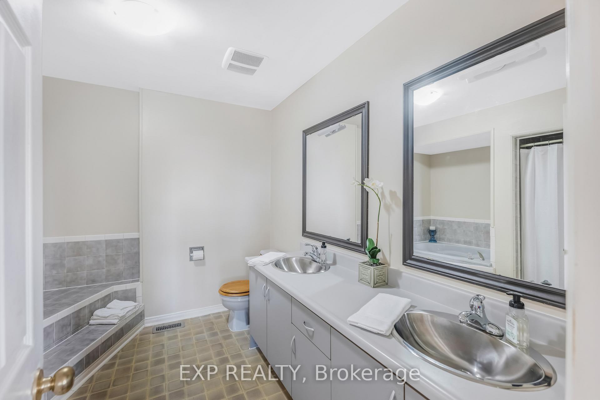 Photo 24 of 1064 Maury Crescent, Pickering, Liverpool — HOMEH