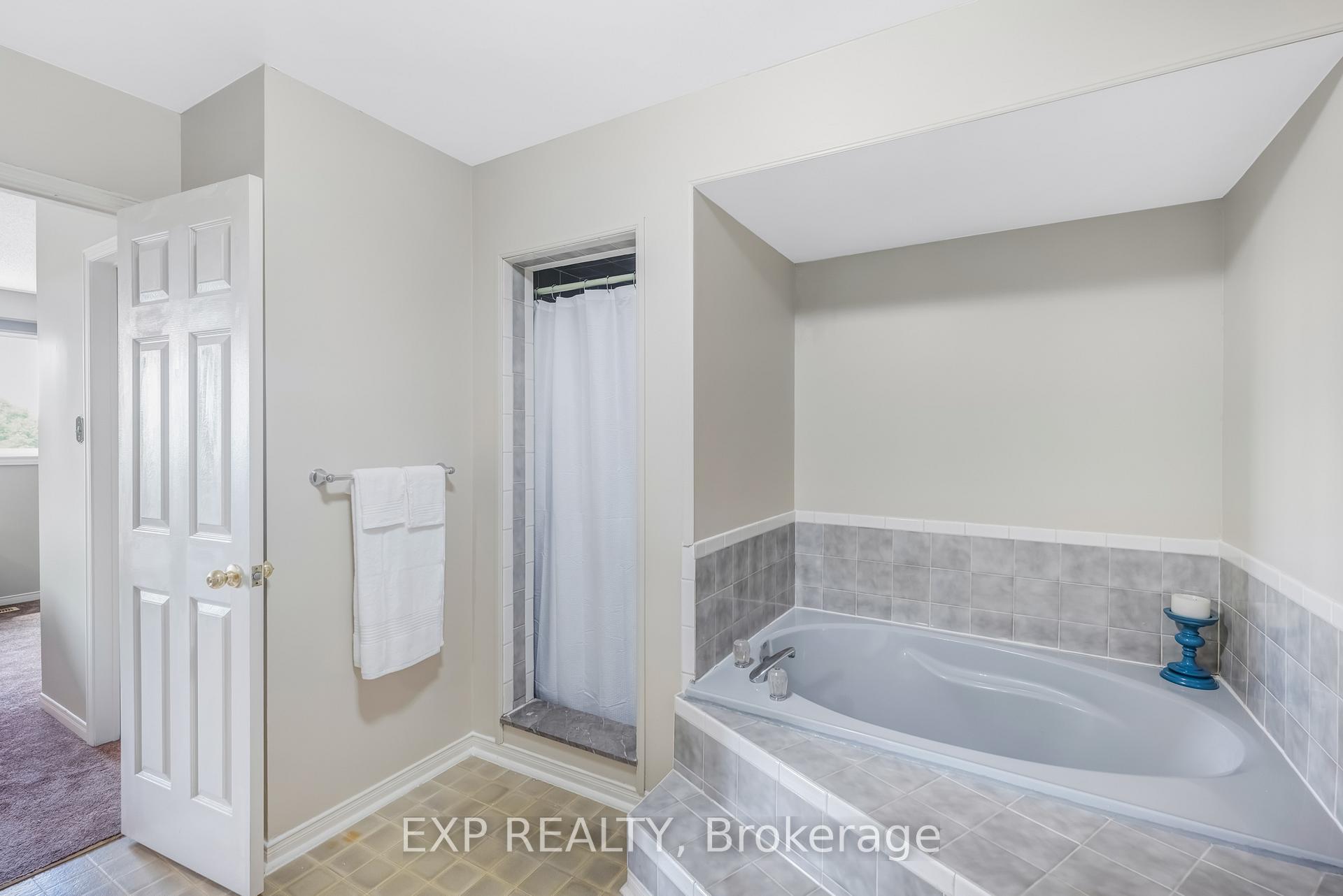 Photo 25 of 1064 Maury Crescent, Pickering, Liverpool — HOMEH