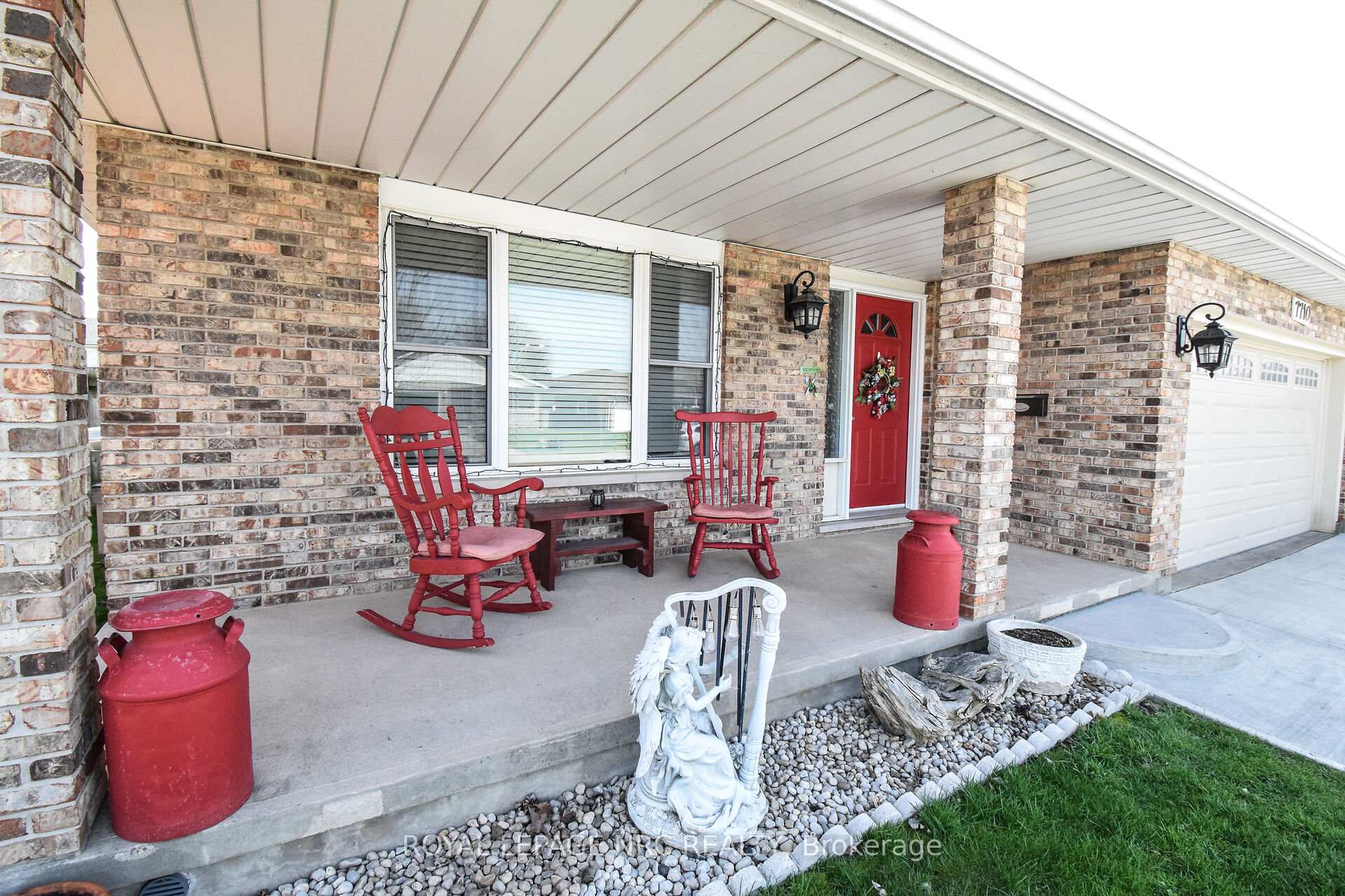 Photo 3 of 7710 Preakness Street, Niagara Falls, Ascot — HOMEH