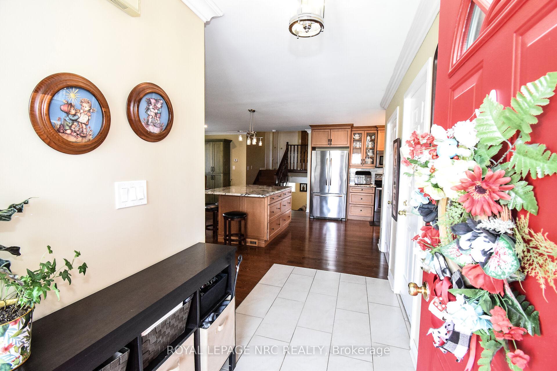 Photo 9 of 7710 Preakness Street, Niagara Falls, Ascot — HOMEH