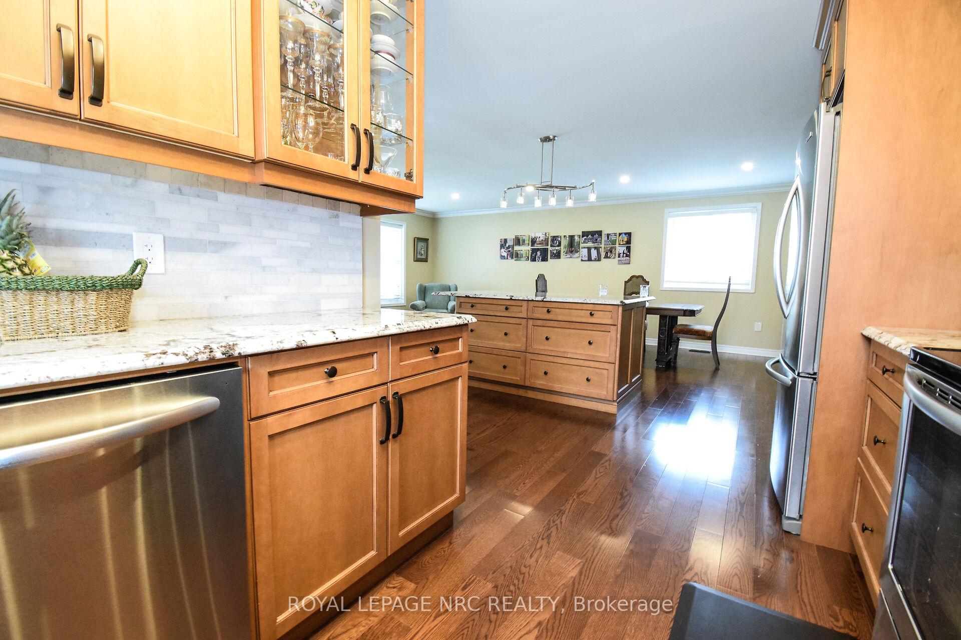 Photo 14 of 7710 Preakness Street, Niagara Falls, Ascot — HOMEH