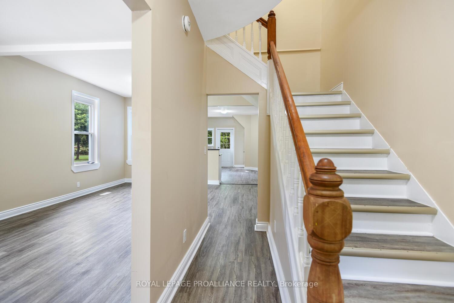 Photo 3 of 254 East Street S, Prescott — HOMEH