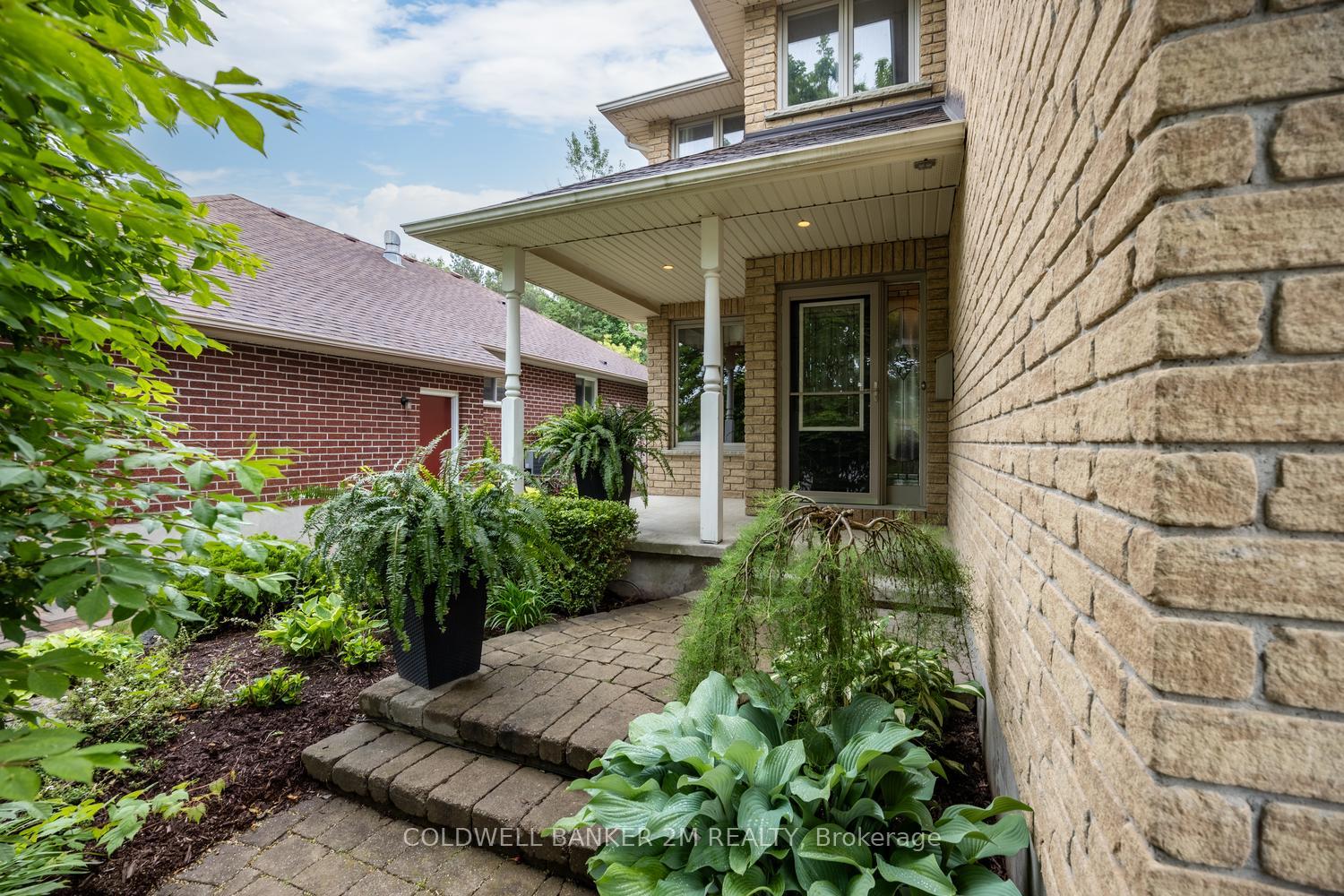 Photo 3 of 348 Ryerson Crescent, Oshawa, Samac — HOMEH