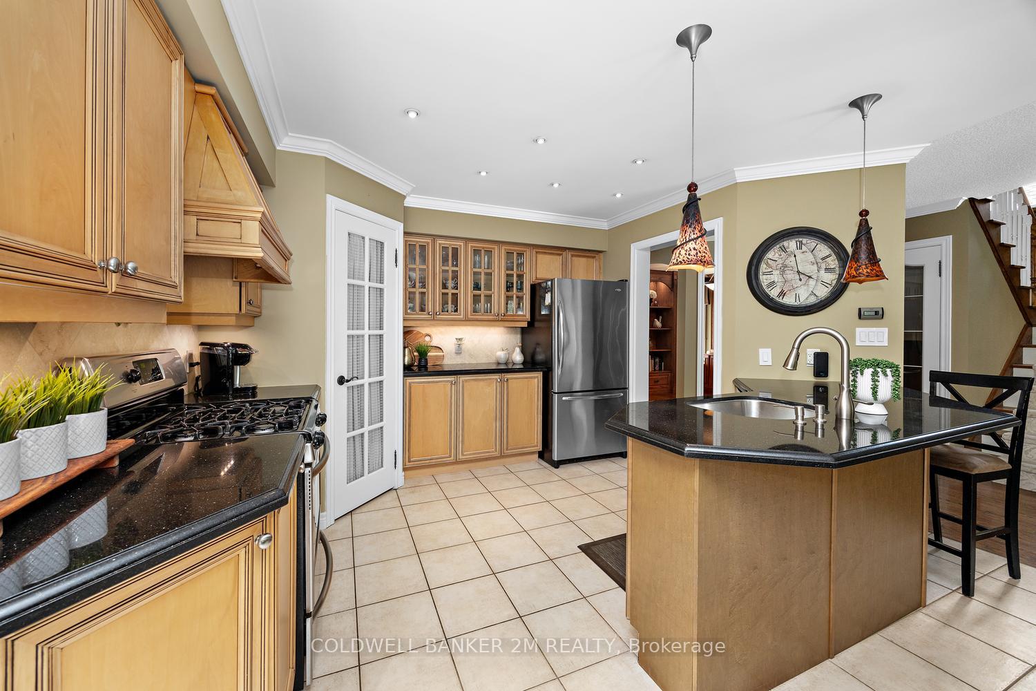 Photo 10 of 348 Ryerson Crescent, Oshawa, Samac — HOMEH