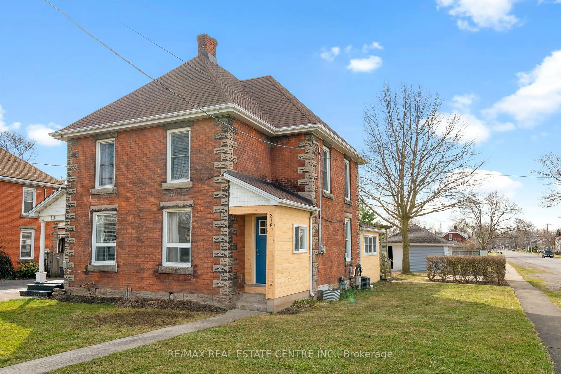 Front of 318 Clarence Street