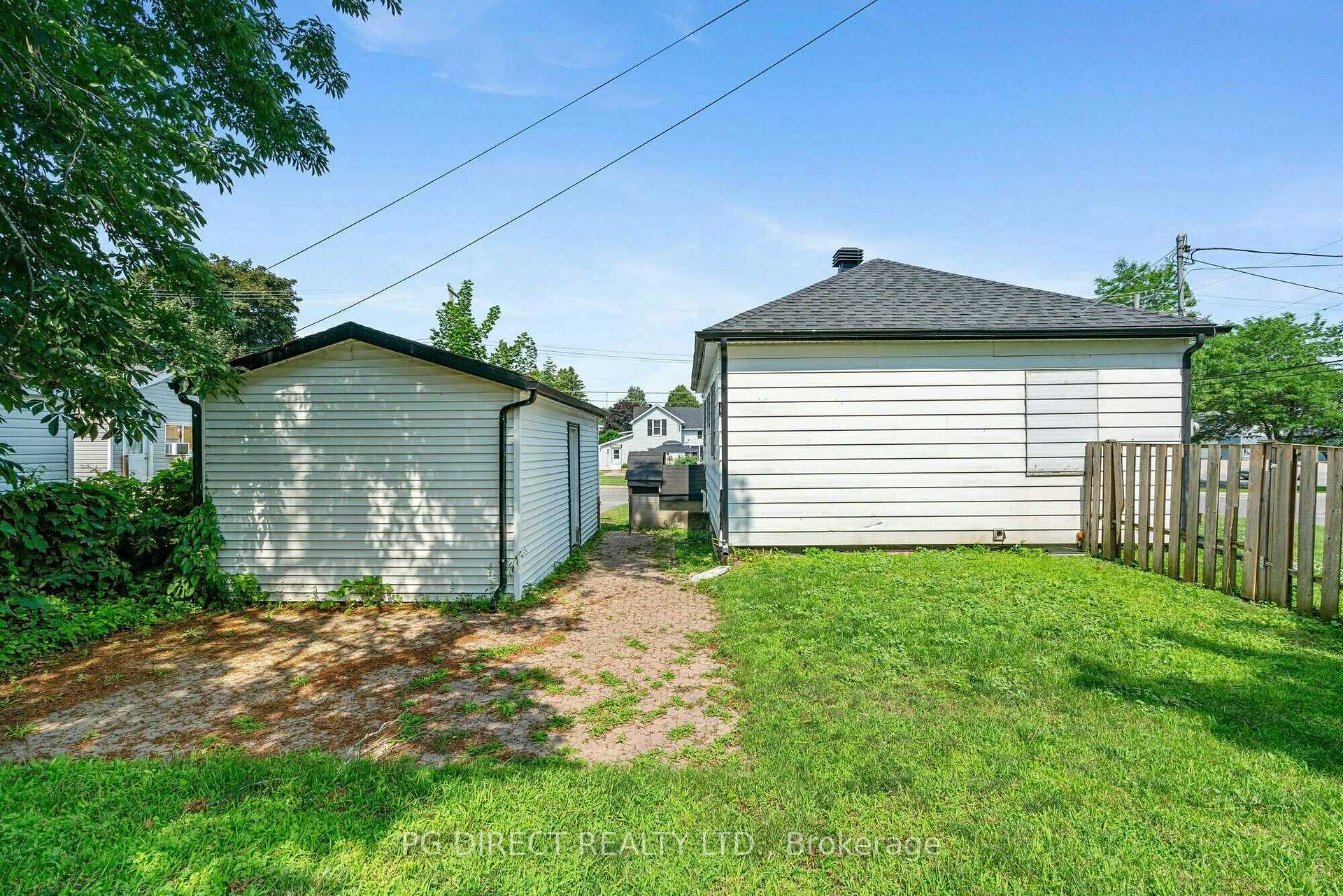 Photo 15 of 290 James Street E, Prescott — HOMEH