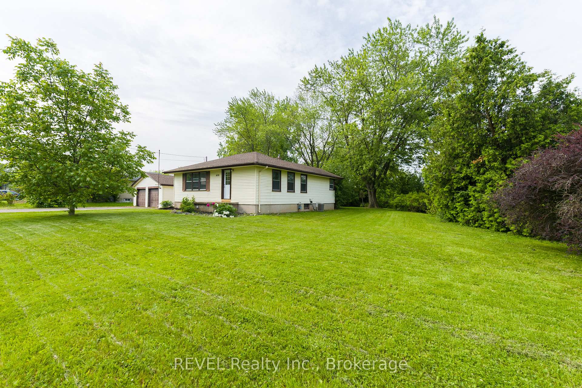 Photo 1 of 8076 Beaverdams Road, Niagara Falls, Ascot — HOMEH