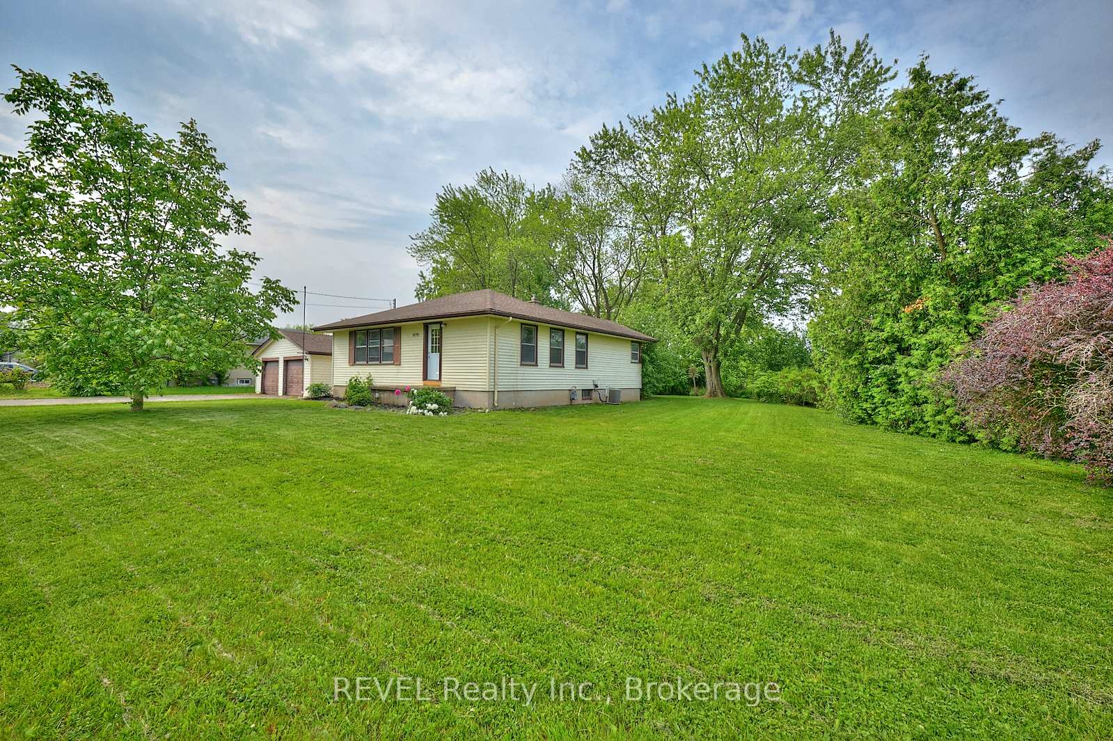 Photo 2 of 8076 Beaverdams Road, Niagara Falls, Ascot — HOMEH