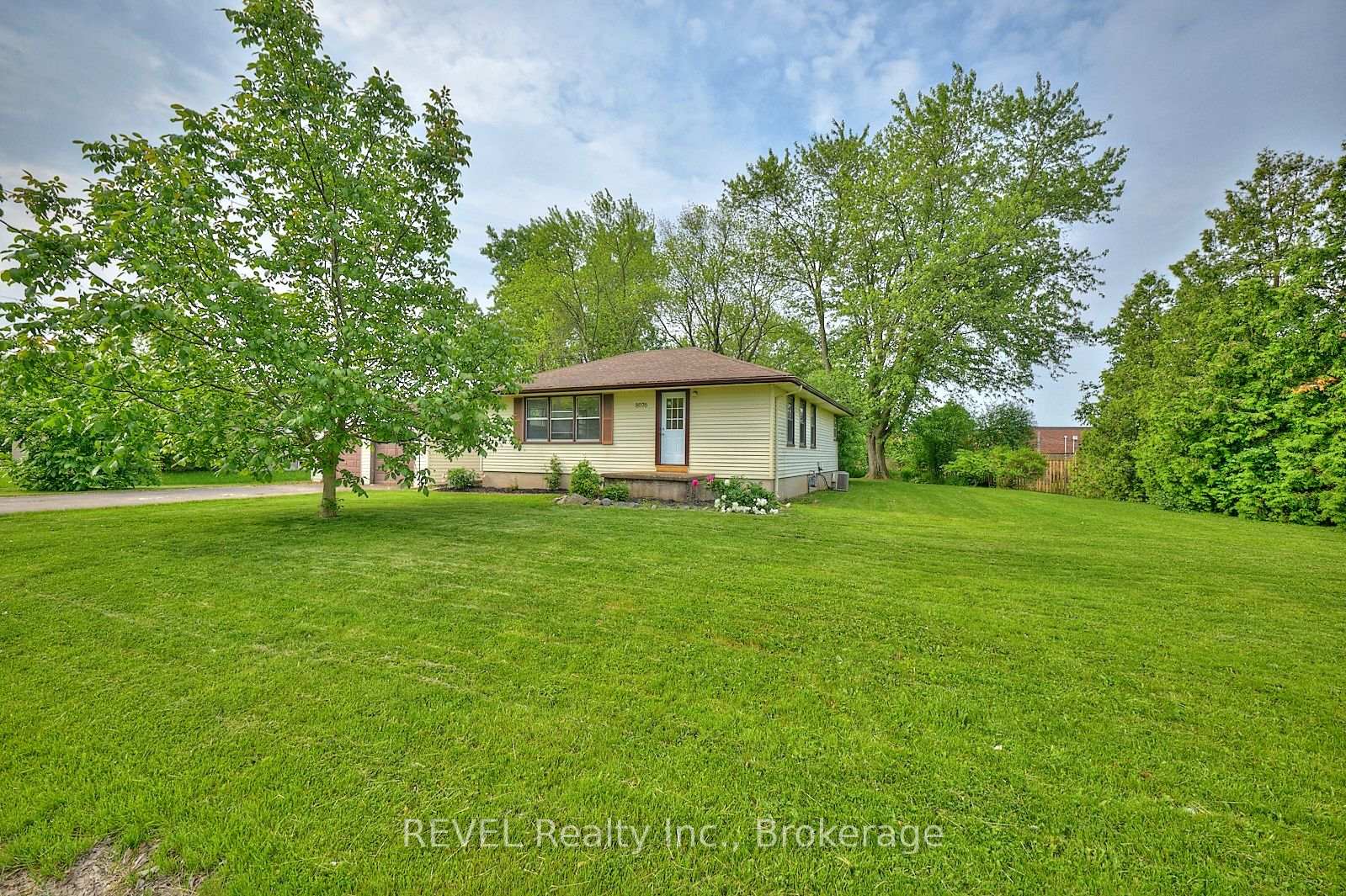 Photo 4 of 8076 Beaverdams Road, Niagara Falls, Ascot — HOMEH