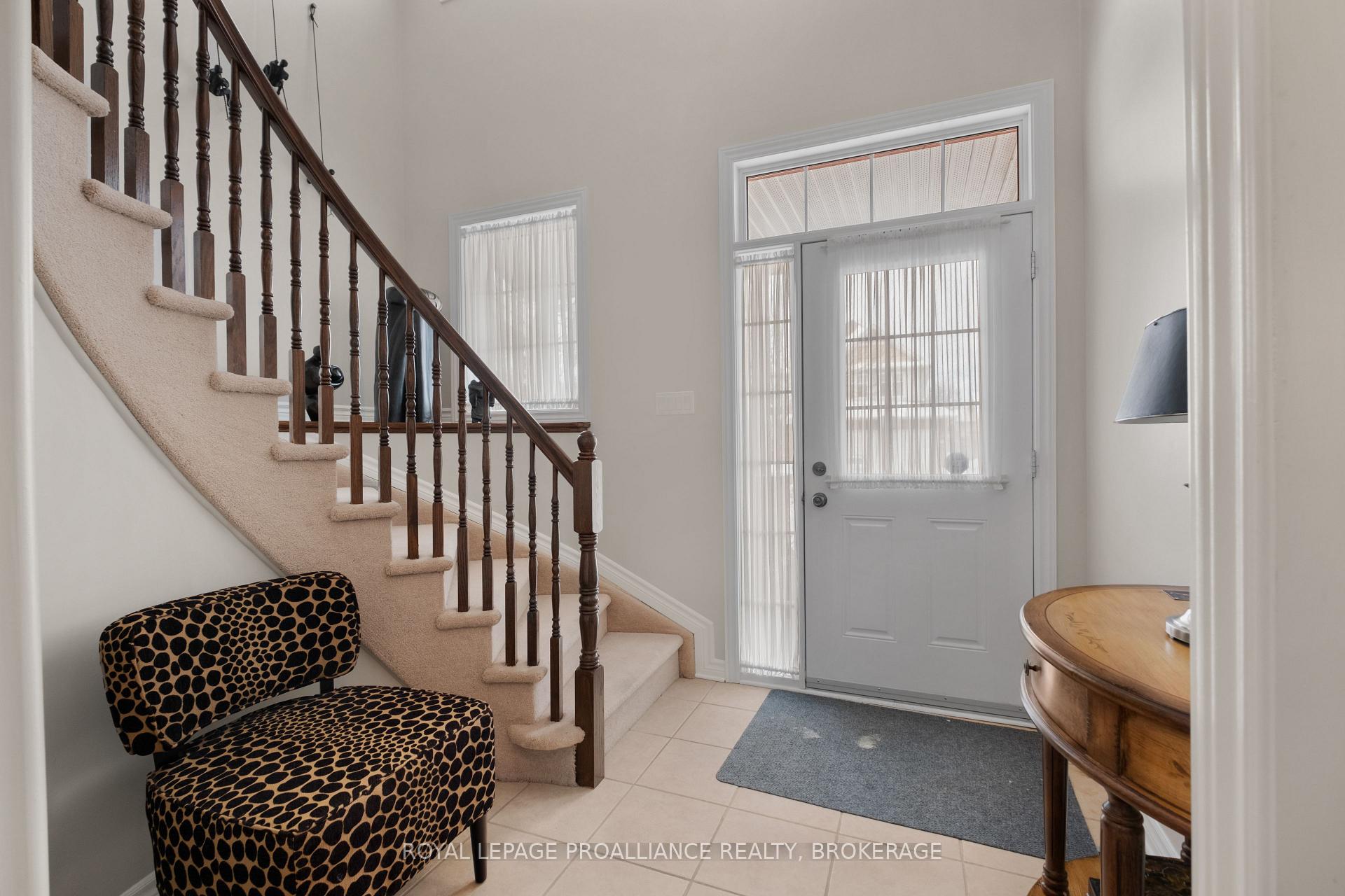Photo 5 of 851 Lotus Avenue, Kingston, Kingston East (Incl Barret Crt) — HOMEH