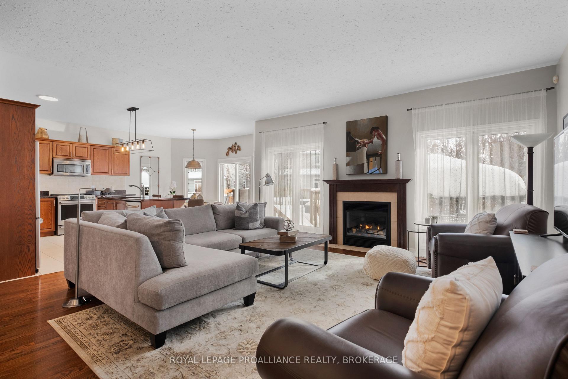 Photo 9 of 851 Lotus Avenue, Kingston, Kingston East (Incl Barret Crt) — HOMEH