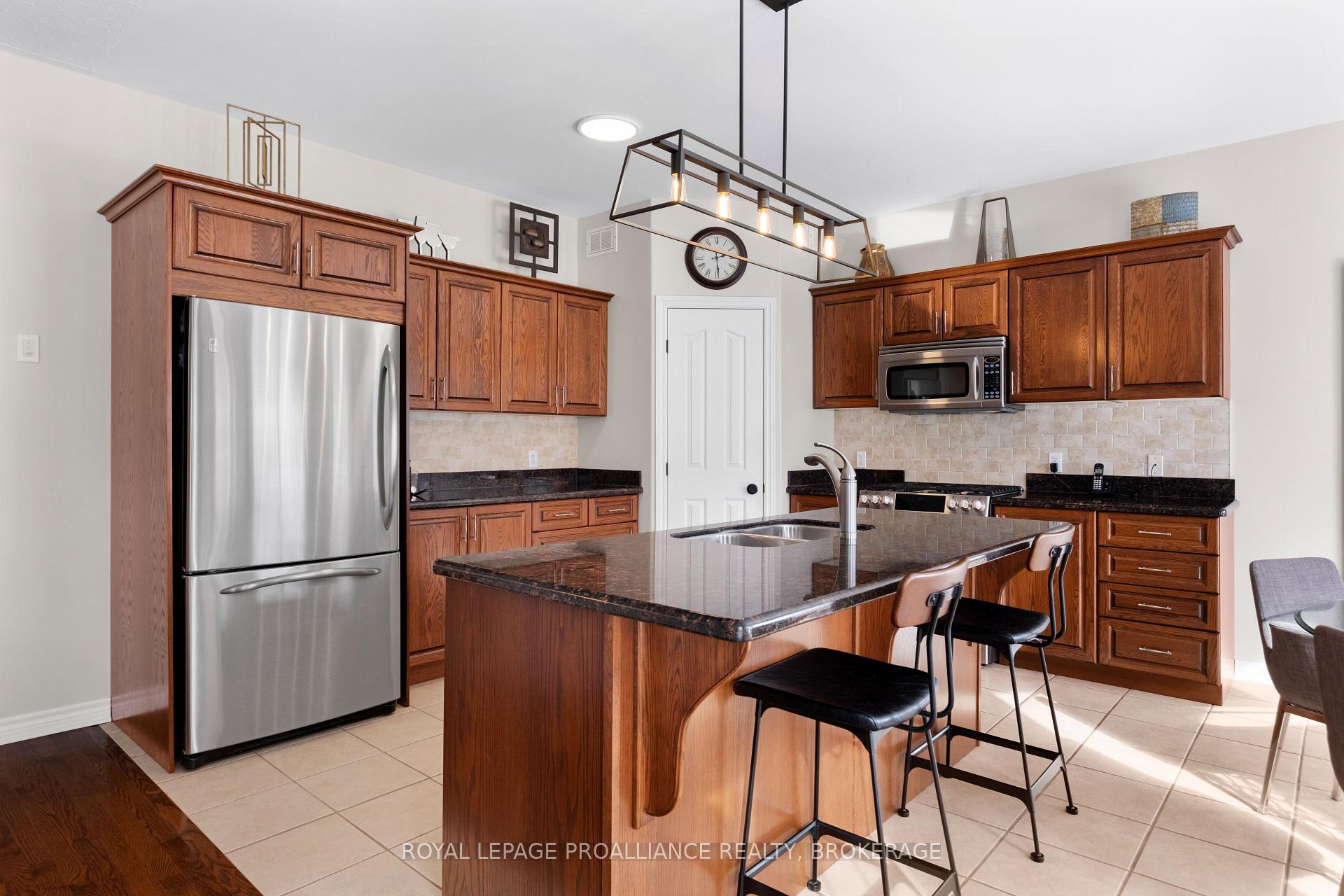 Photo 10 of 851 Lotus Avenue, Kingston, Kingston East (Incl Barret Crt) — HOMEH