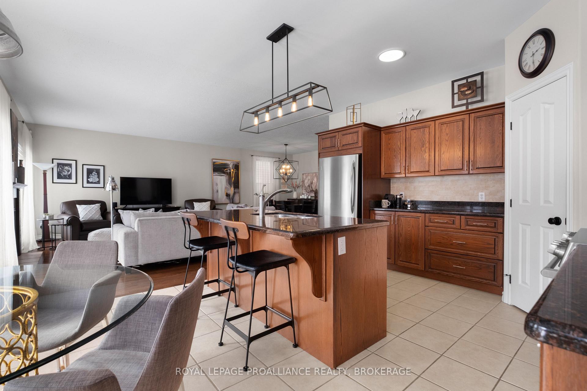 Photo 12 of 851 Lotus Avenue, Kingston, Kingston East (Incl Barret Crt) — HOMEH