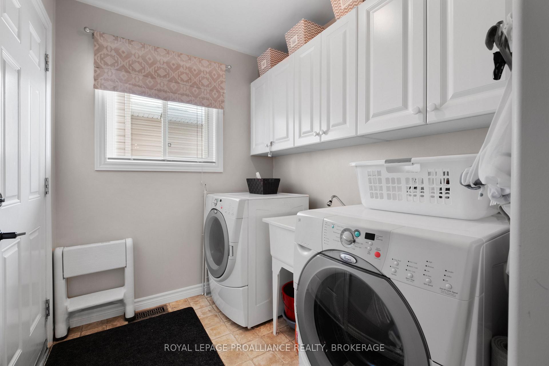 Photo 15 of 851 Lotus Avenue, Kingston, Kingston East (Incl Barret Crt) — HOMEH