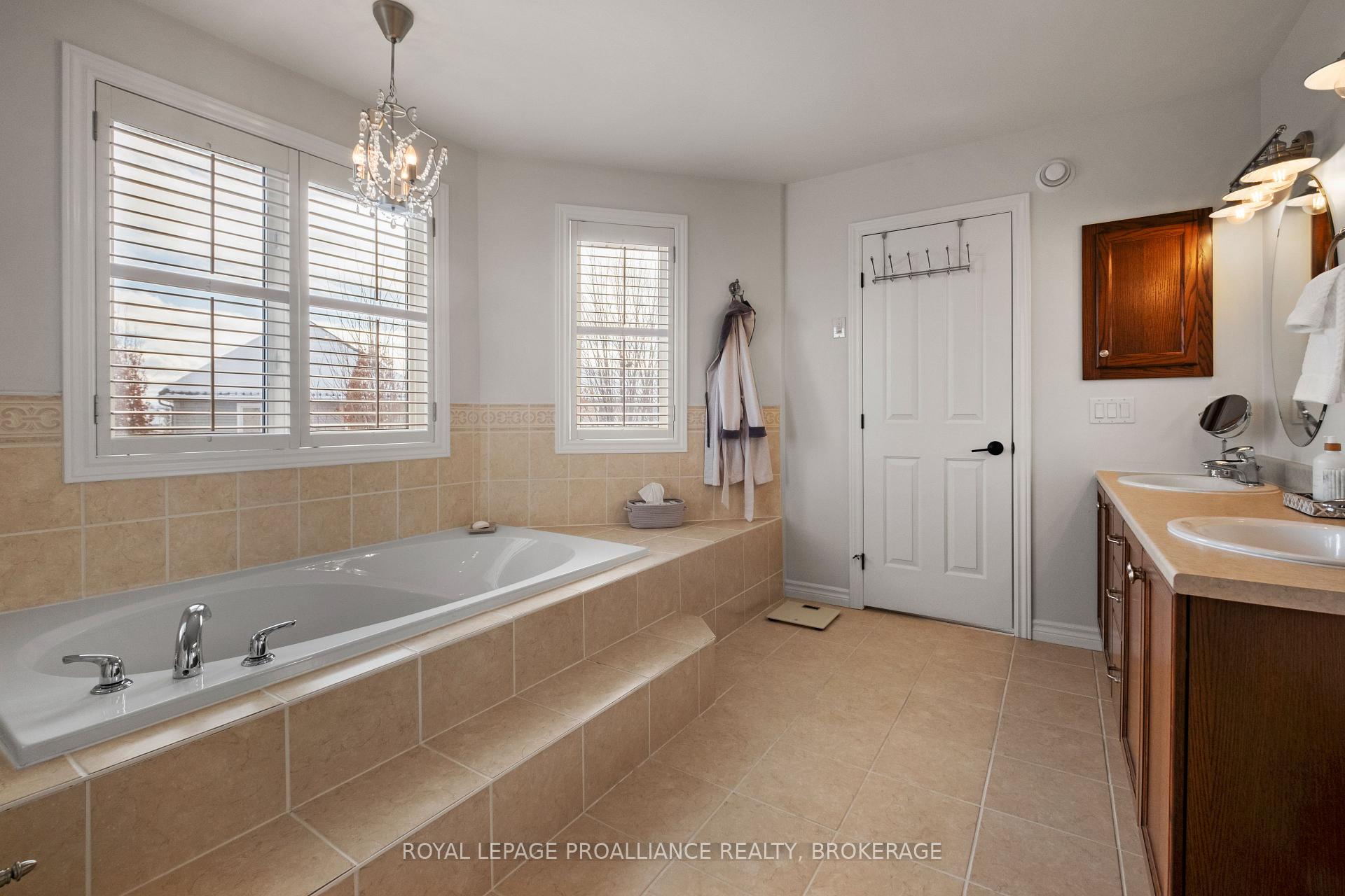 Photo 27 of 851 Lotus Avenue, Kingston, Kingston East (Incl Barret Crt) — HOMEH