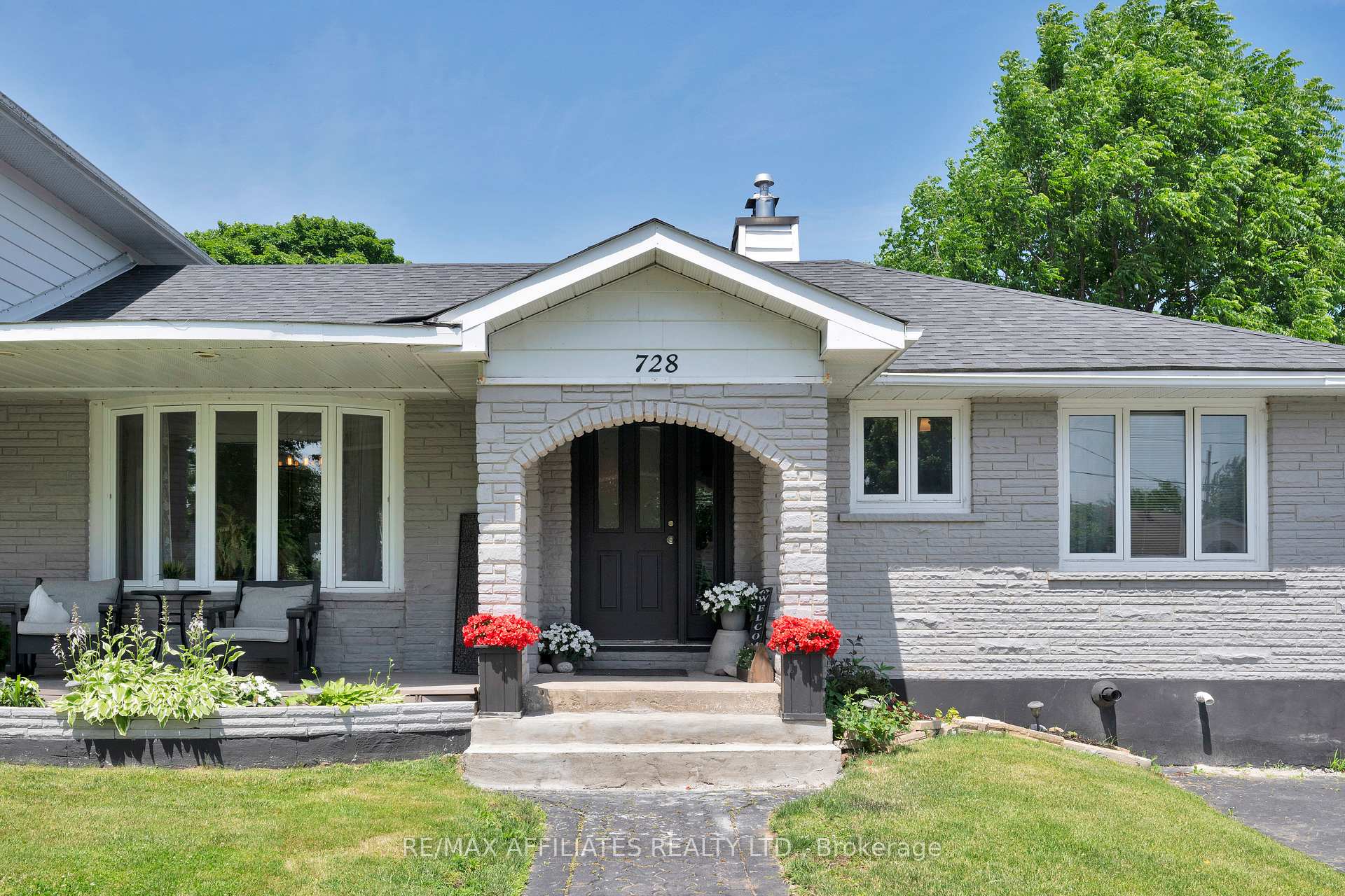 Photo 2 of 728 James Street W, Prescott — HOMEH