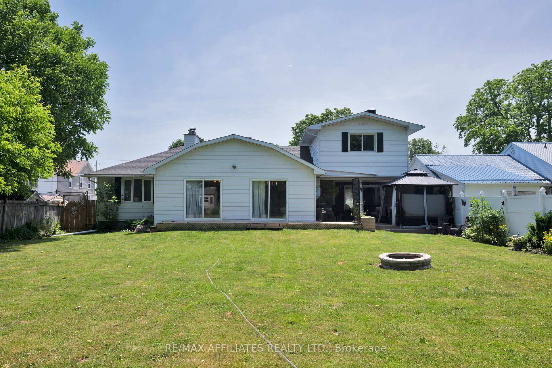 Photo 5 of 728 James Street W, Prescott — HOMEH