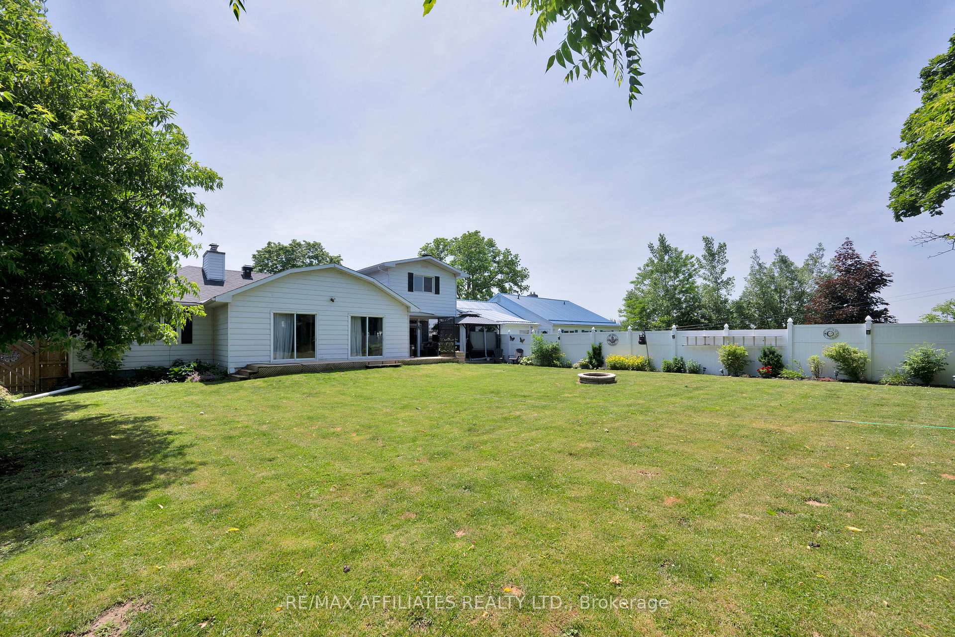 Photo 10 of 728 James Street W, Prescott — HOMEH
