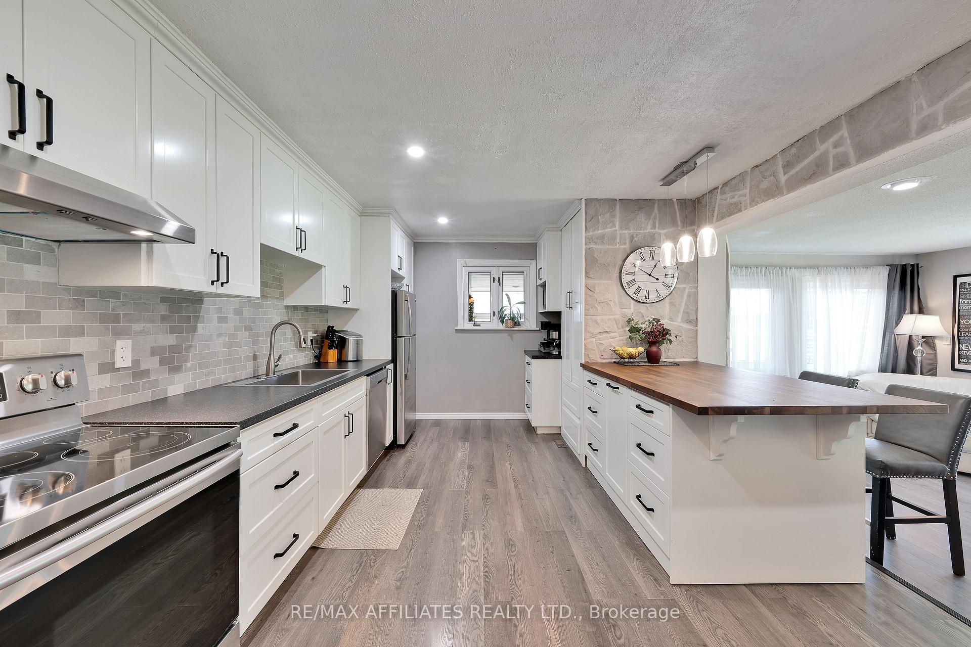 Photo 23 of 728 James Street W, Prescott — HOMEH
