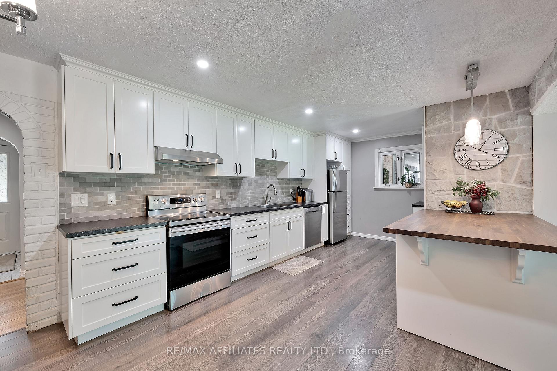 Photo 24 of 728 James Street W, Prescott — HOMEH
