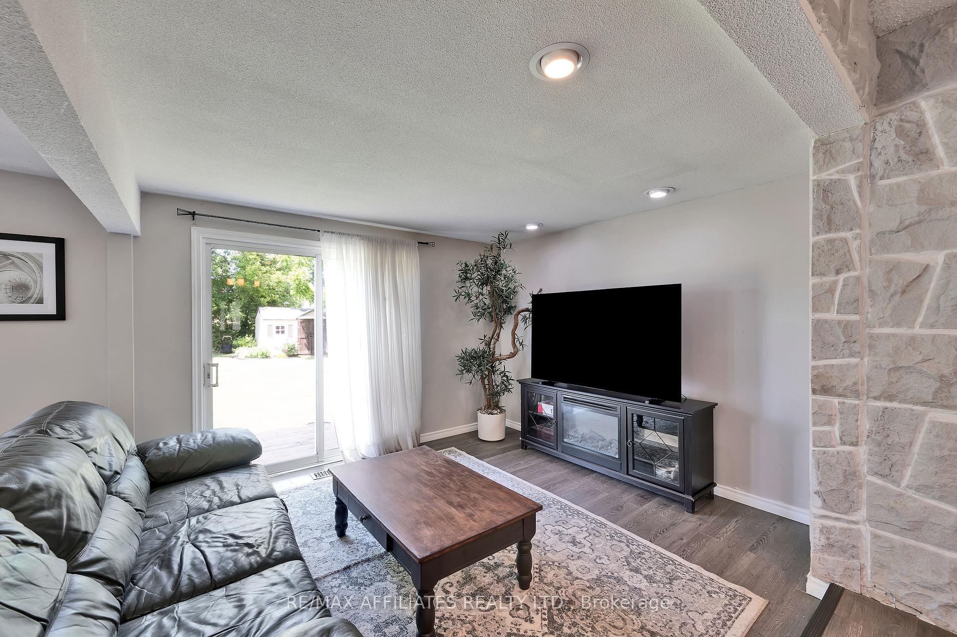 Photo 32 of 728 James Street W, Prescott — HOMEH