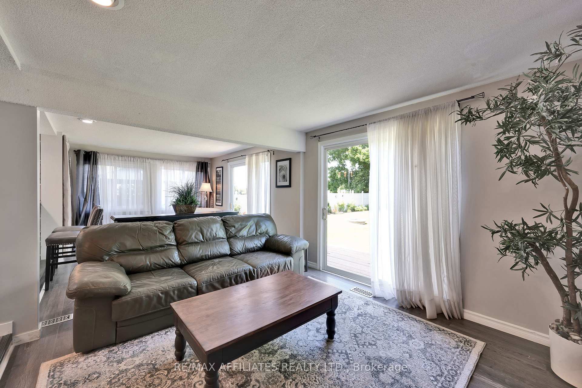 Photo 33 of 728 James Street W, Prescott — HOMEH