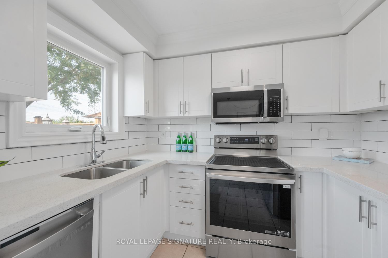 Photo 16 of 1132 Gossamer Drive, Pickering, Liverpool — HOMEH