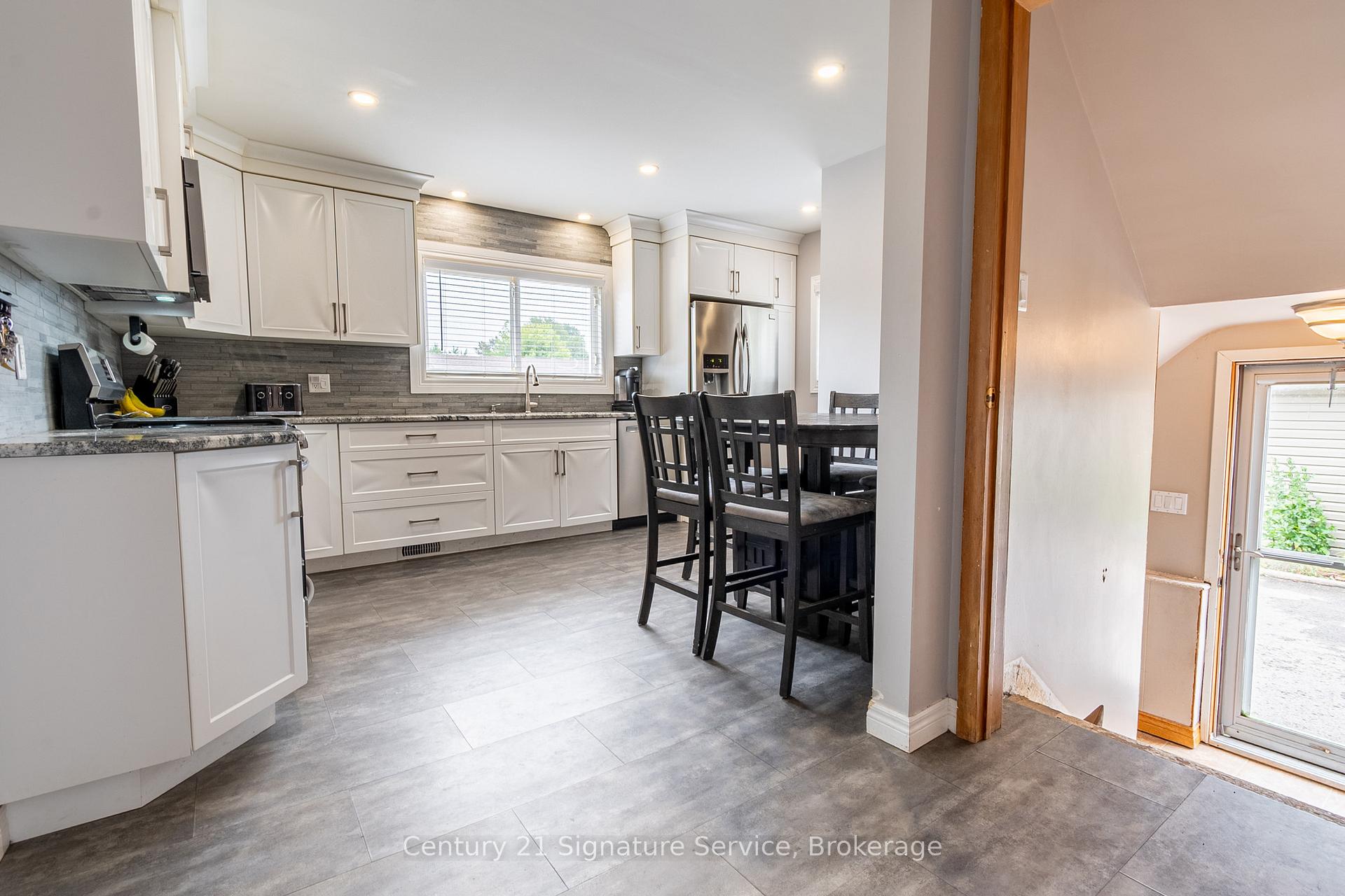 Photo 11 of 523 Clarence Street, Port Colborne, Sugarloaf — HOMEH