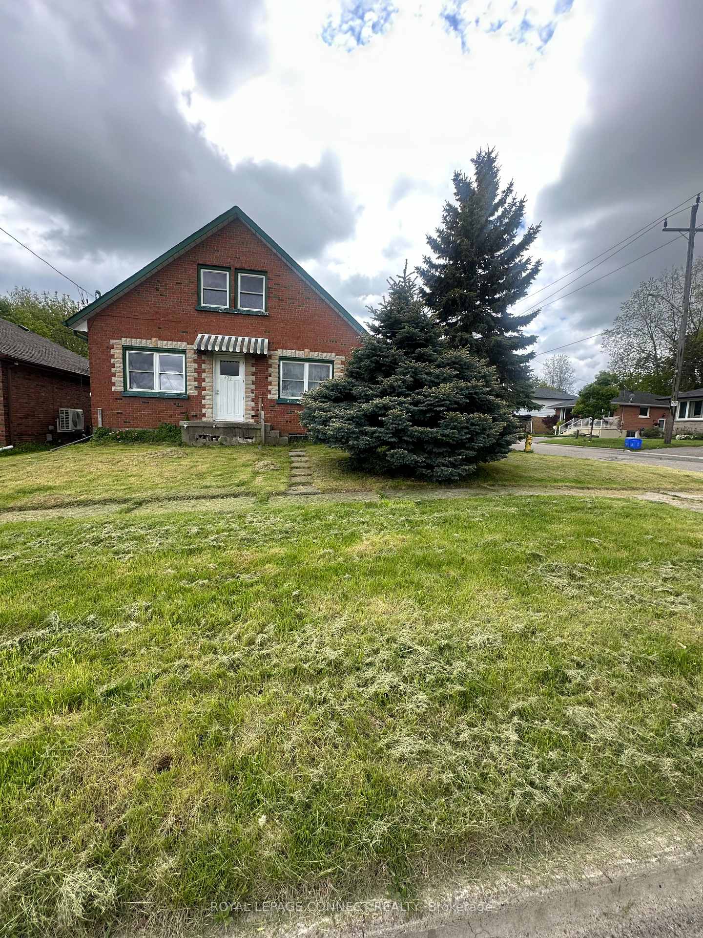 Front of Unit Main, 429 Crerar Avenue