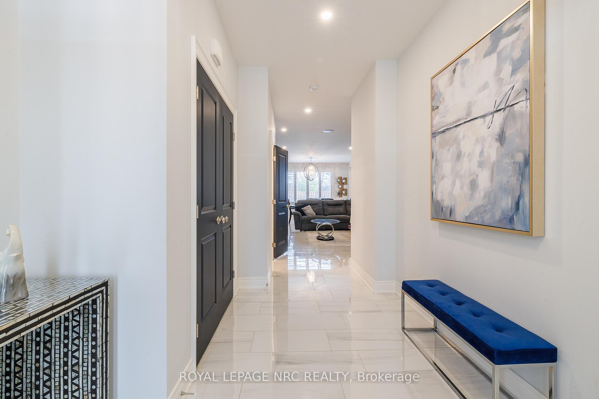 Photo 6 of 7126 Parsa Street, Niagara Falls, Brown — HOMEH