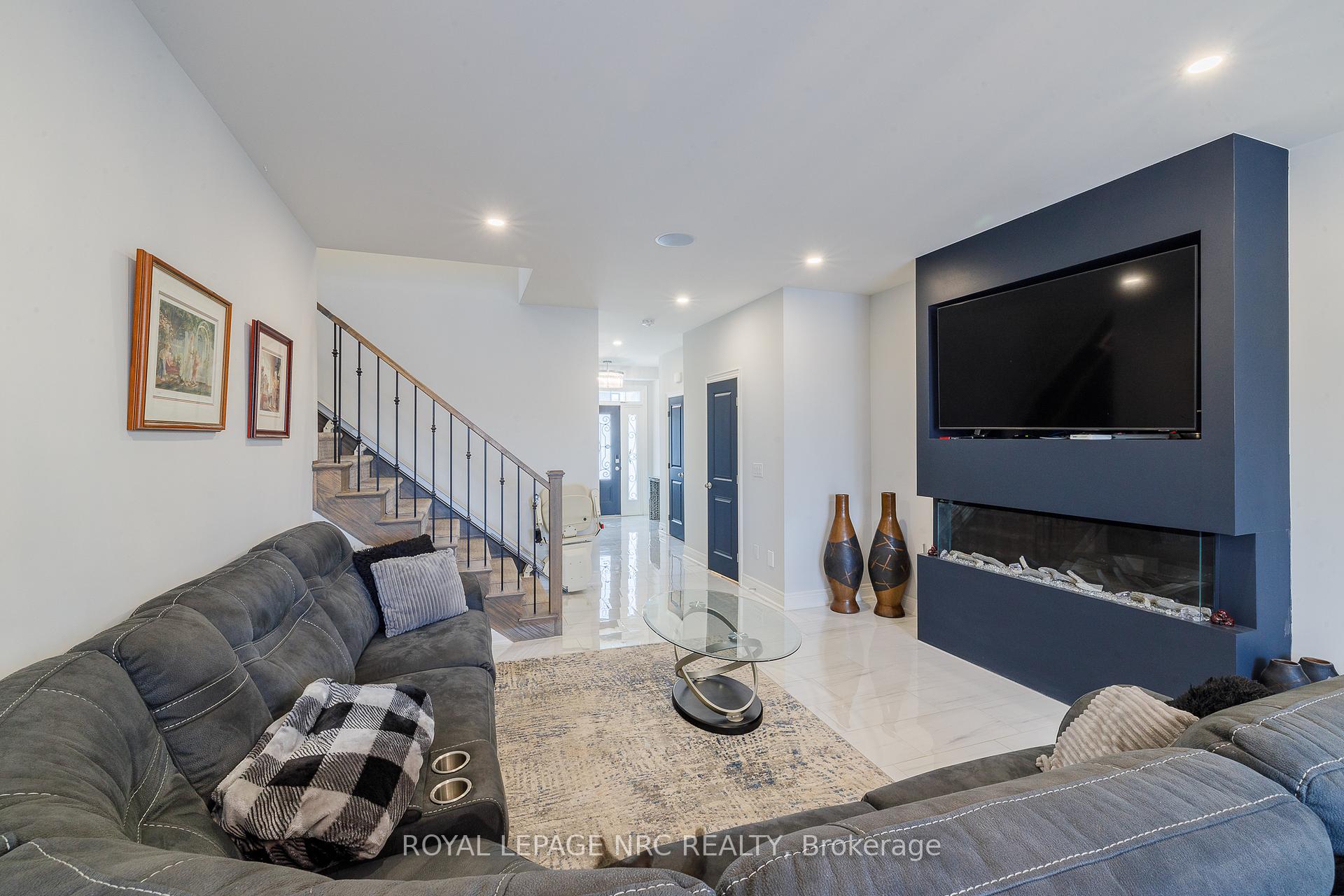 Photo 9 of 7126 Parsa Street, Niagara Falls, Brown — HOMEH