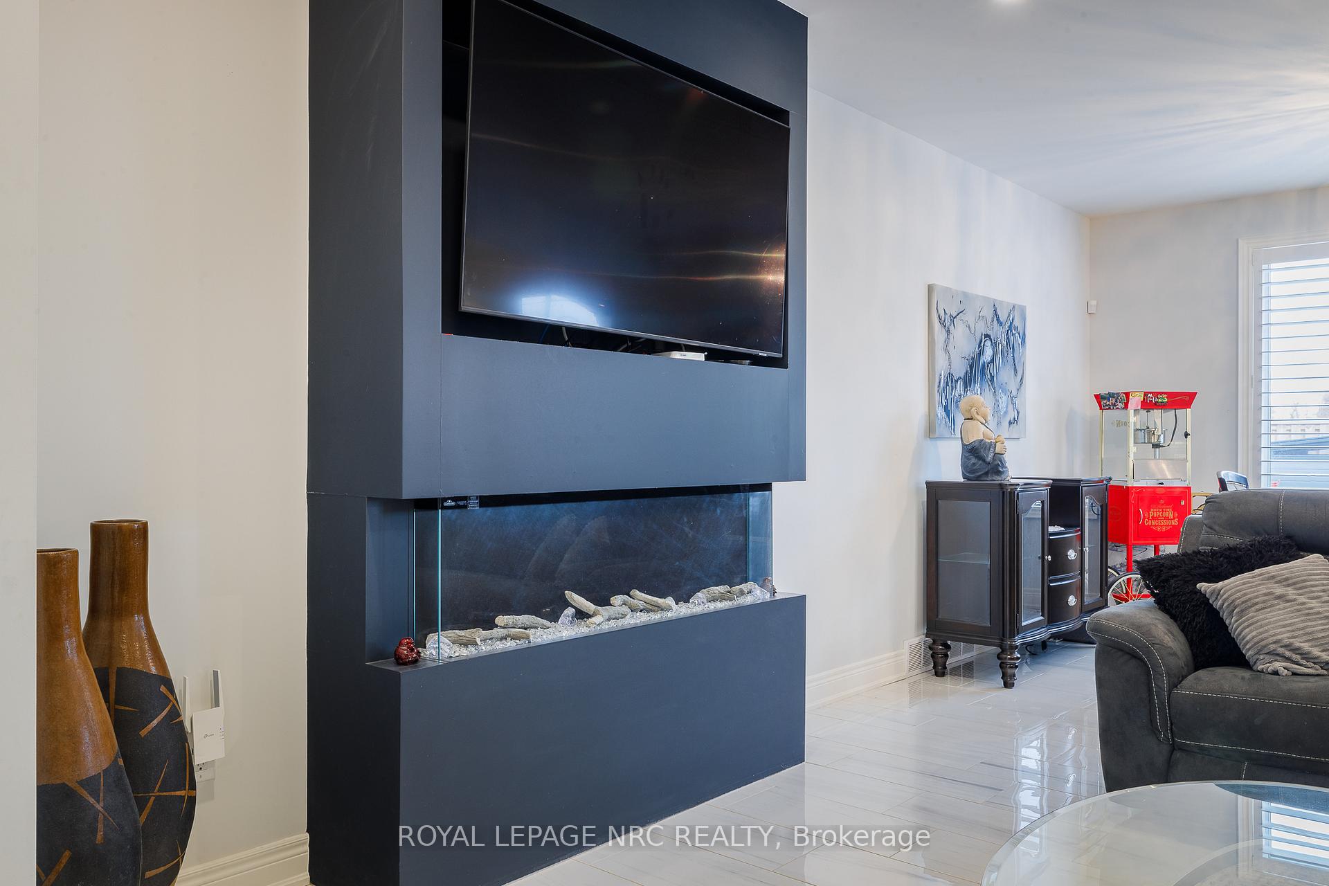 Photo 10 of 7126 Parsa Street, Niagara Falls, Brown — HOMEH