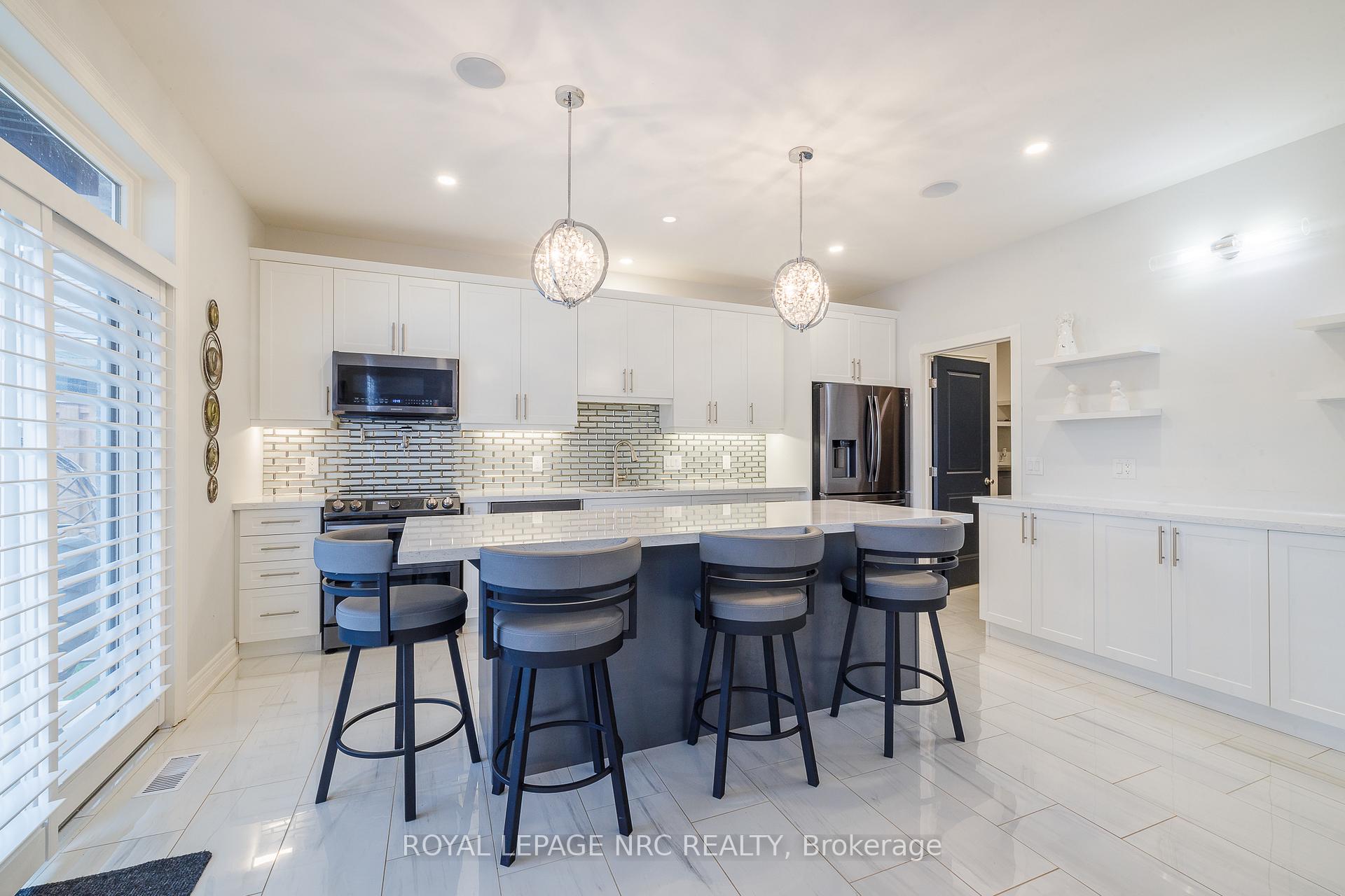 Photo 13 of 7126 Parsa Street, Niagara Falls, Brown — HOMEH