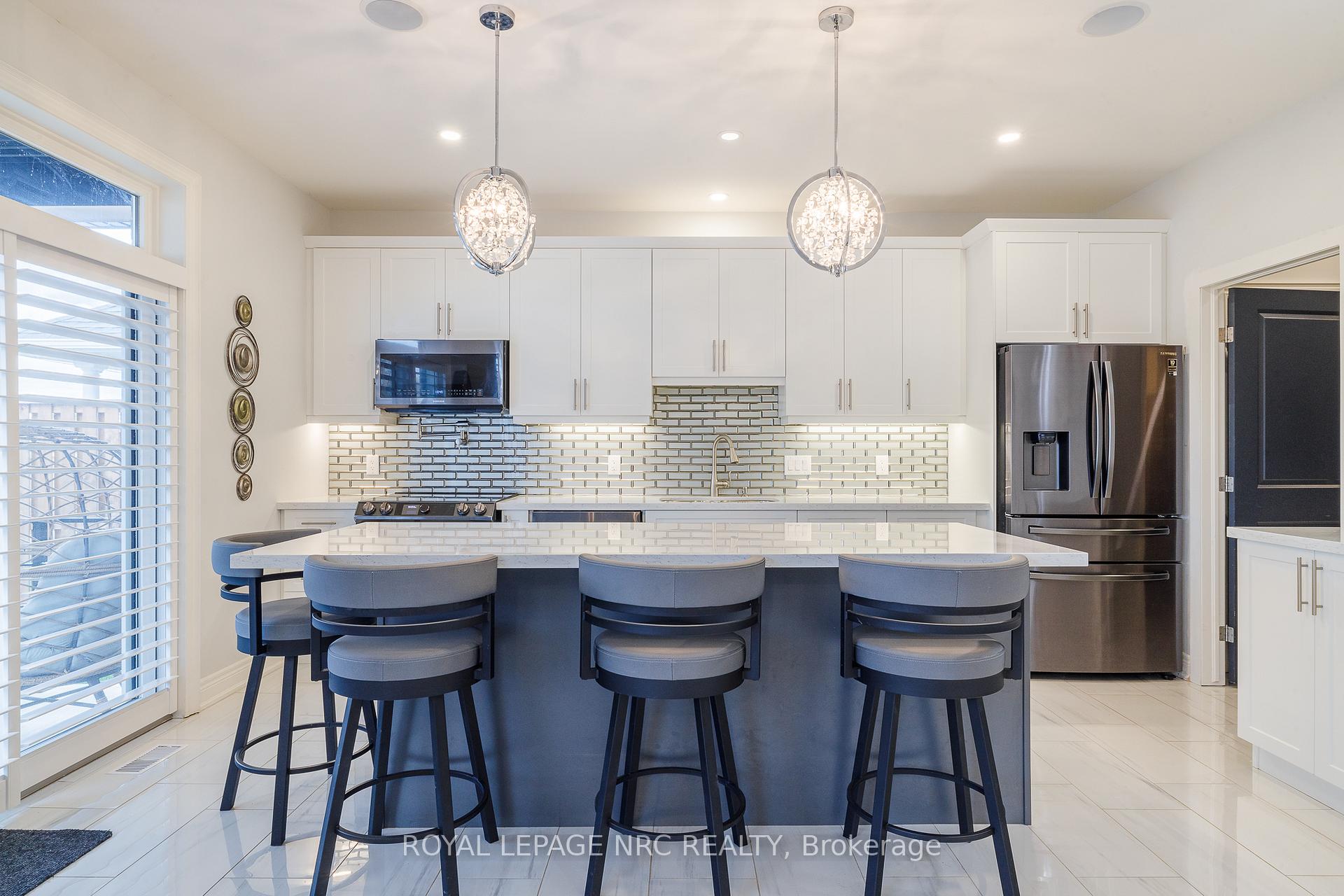 Photo 14 of 7126 Parsa Street, Niagara Falls, Brown — HOMEH