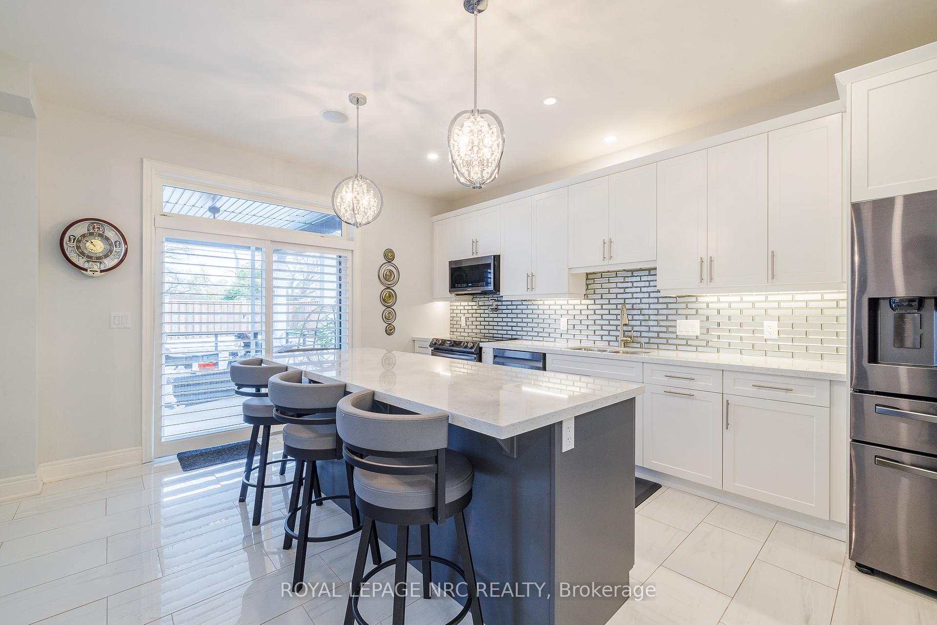 Photo 15 of 7126 Parsa Street, Niagara Falls, Brown — HOMEH