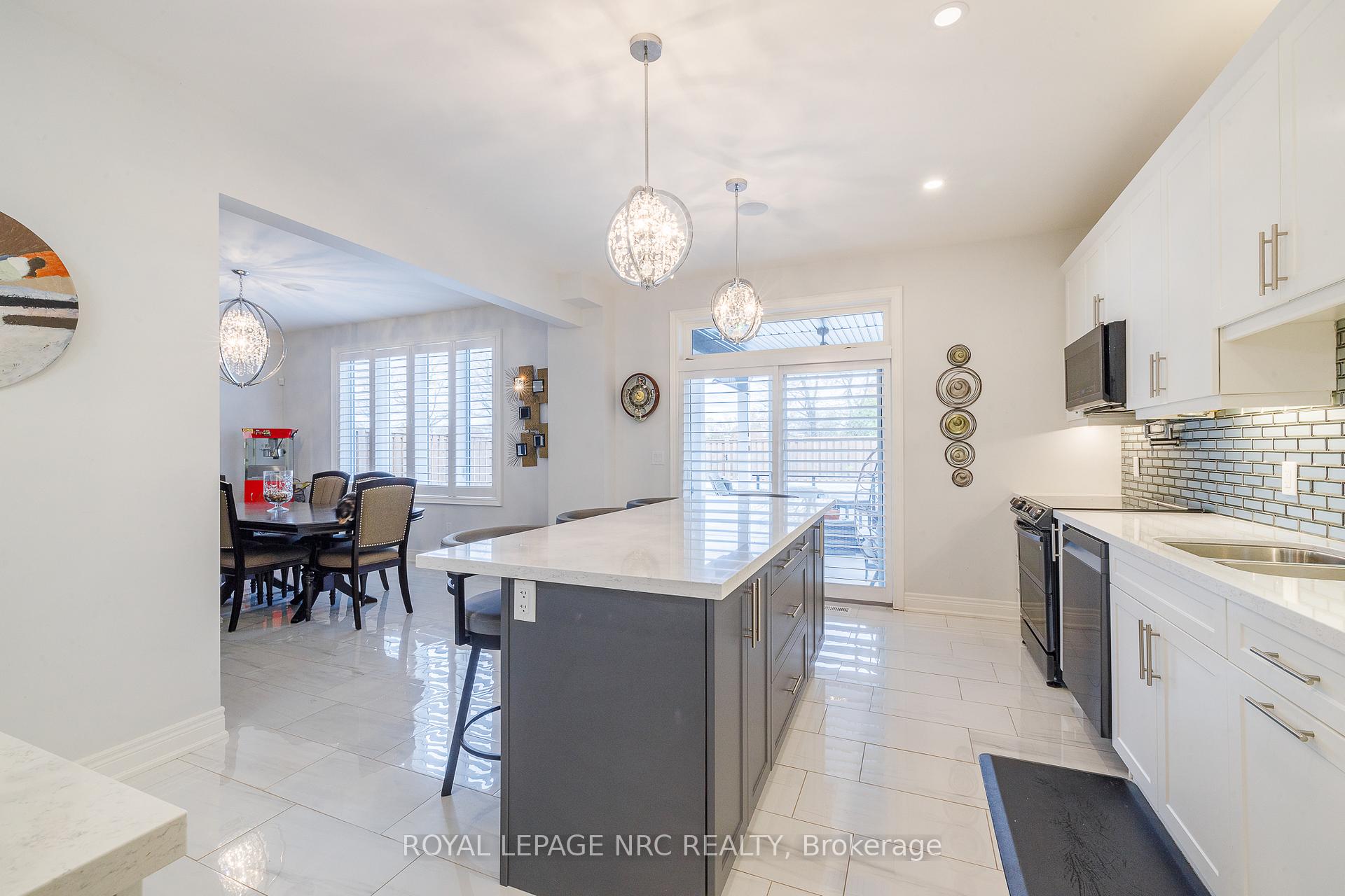 Photo 16 of 7126 Parsa Street, Niagara Falls, Brown — HOMEH