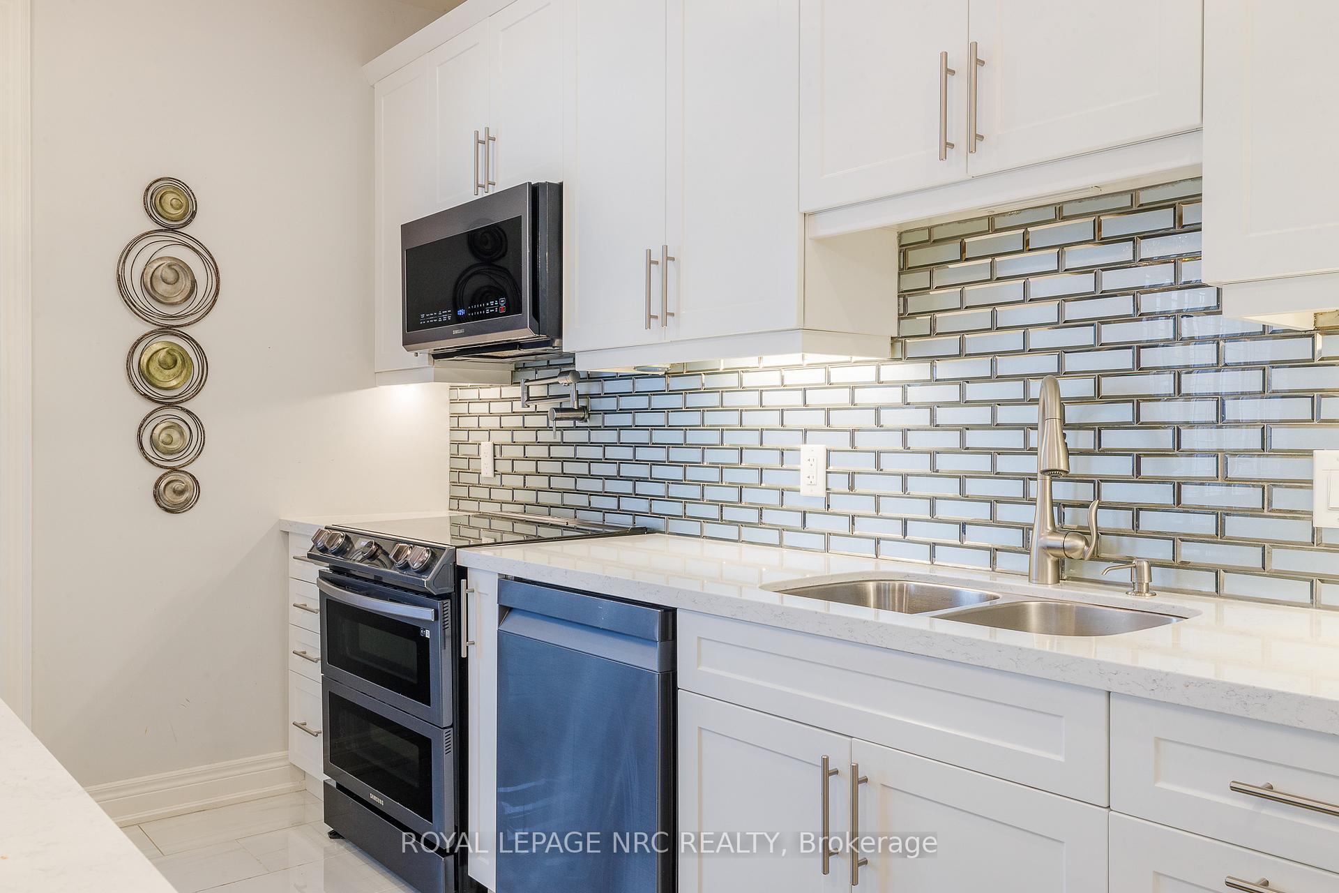 Photo 18 of 7126 Parsa Street, Niagara Falls, Brown — HOMEH