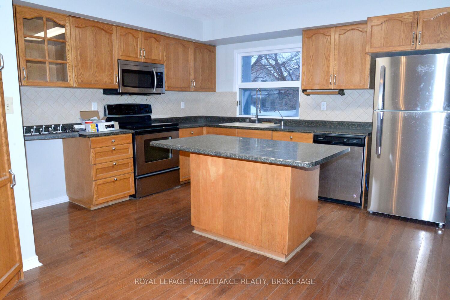 Photo 7 of 16 James Street, Kingston, East of Sir John A. Blvd — HOMEH