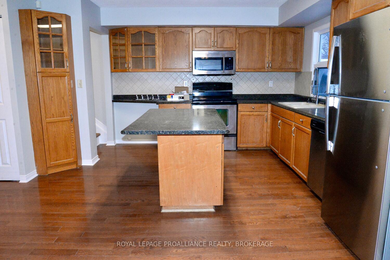 Photo 8 of 16 James Street, Kingston, East of Sir John A. Blvd — HOMEH