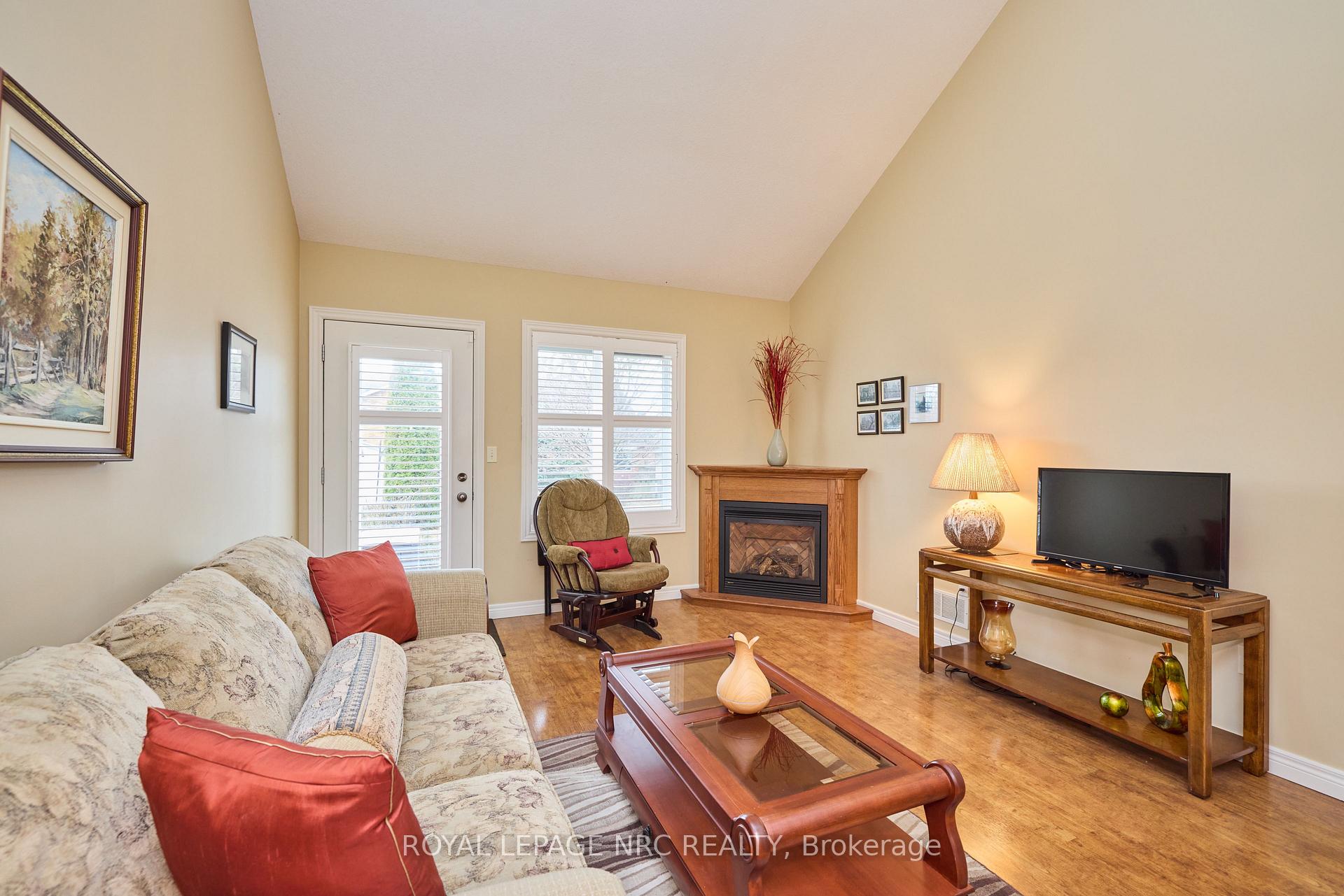 Photo 16 of 37 Maple Street, Port Colborne, Sugarloaf — HOMEH