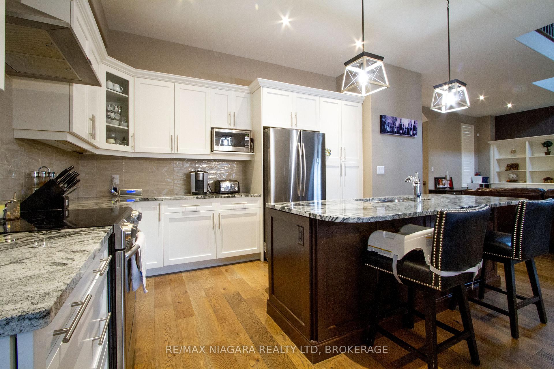 Photo 11 of 7174 Optimist Lane, Niagara Falls, Morrison — HOMEH