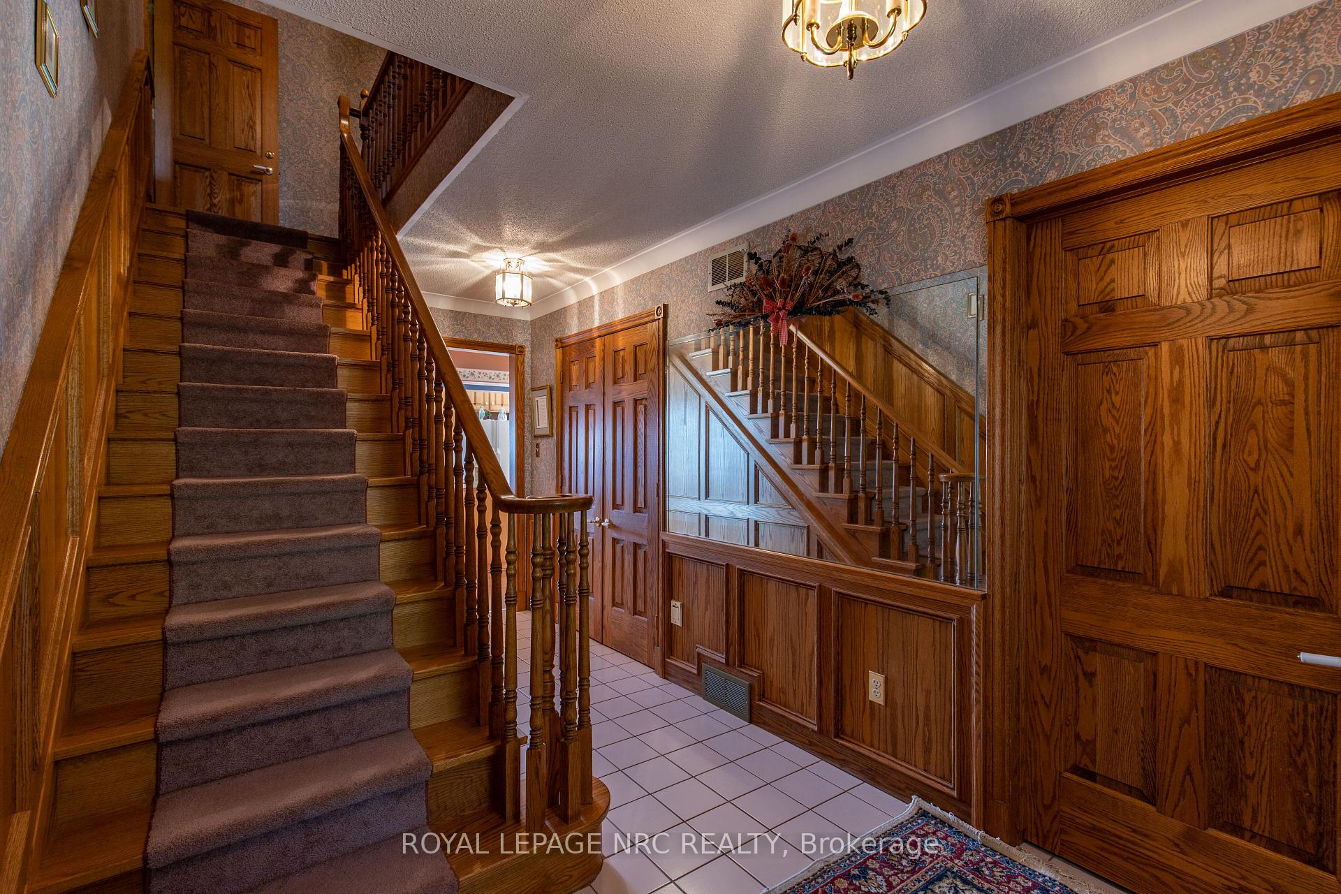 Photo 5 of 3 Elmvale Crescent, Port Colborne, Main Street — HOMEH