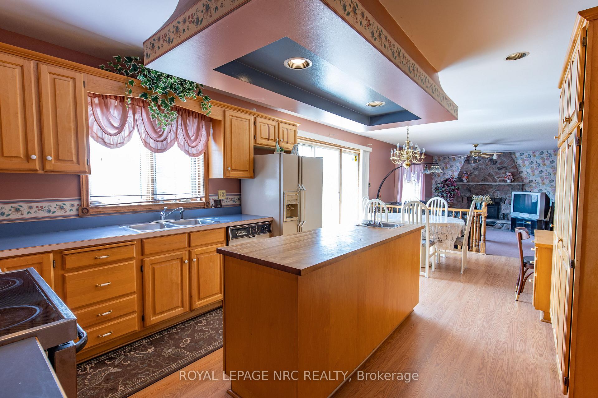 Photo 12 of 3 Elmvale Crescent, Port Colborne, Main Street — HOMEH
