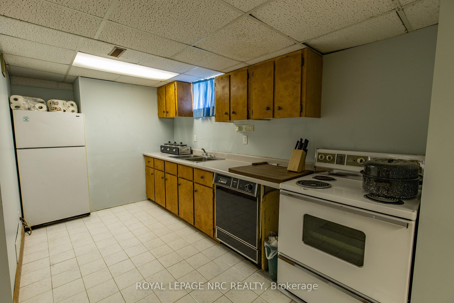 Photo 37 of 3 Elmvale Crescent, Port Colborne, Main Street — HOMEH