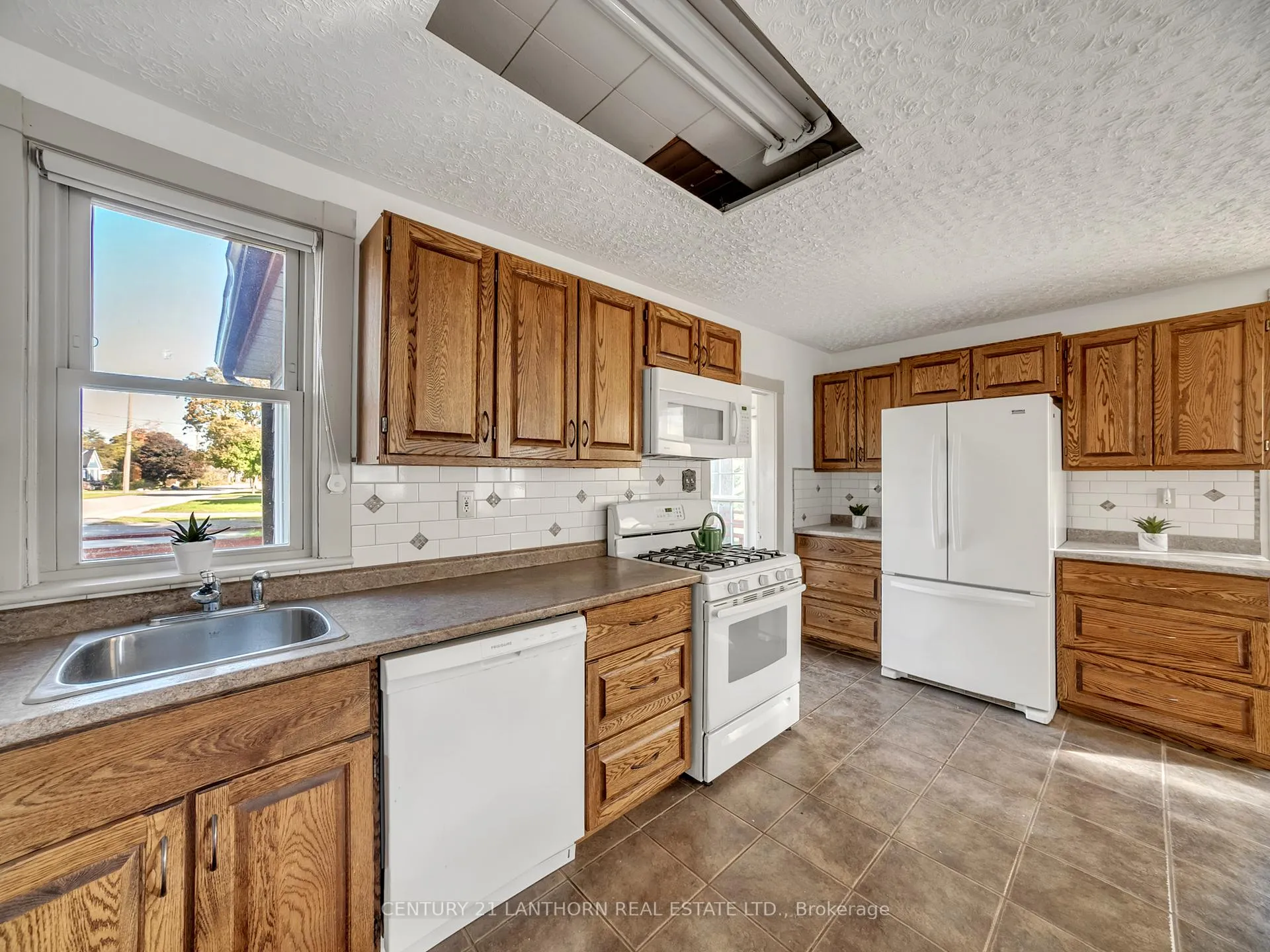 Photo 18 of 49 Consecon Street, Prince Edward County, Wellington Ward — HOMEH