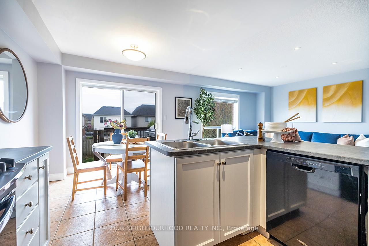 Photo 9 of 558 Brasswinds Trail, Oshawa, Pinecrest — HOMEH